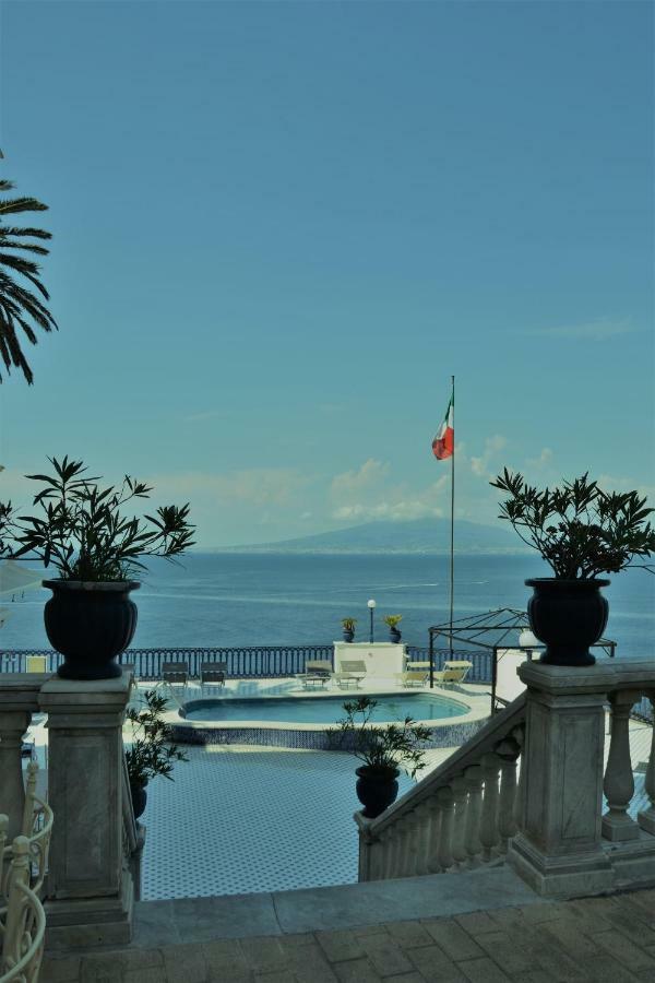 Villa La Terrazza Suites Sorrento Luaran gambar
